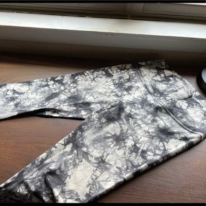 Lululemon Wunder Under 25” inseam leggings, size 6